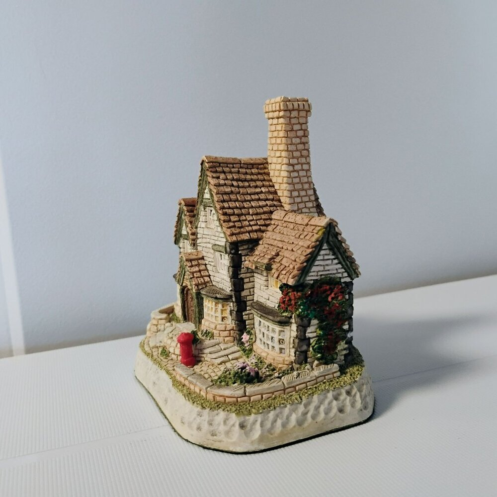 David Winter Cottage, The Post Office, English Village 1993 Collectible Figurine - Picture 2 of 7
